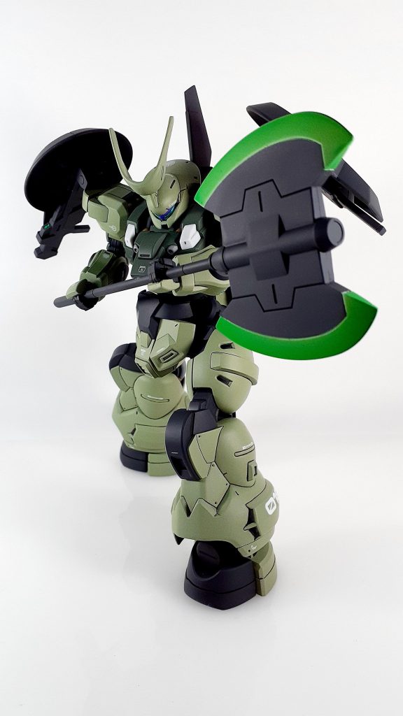 カラーリングはクレオスのMSグリーンとMSディープグリーンで完全にザクカラーです。