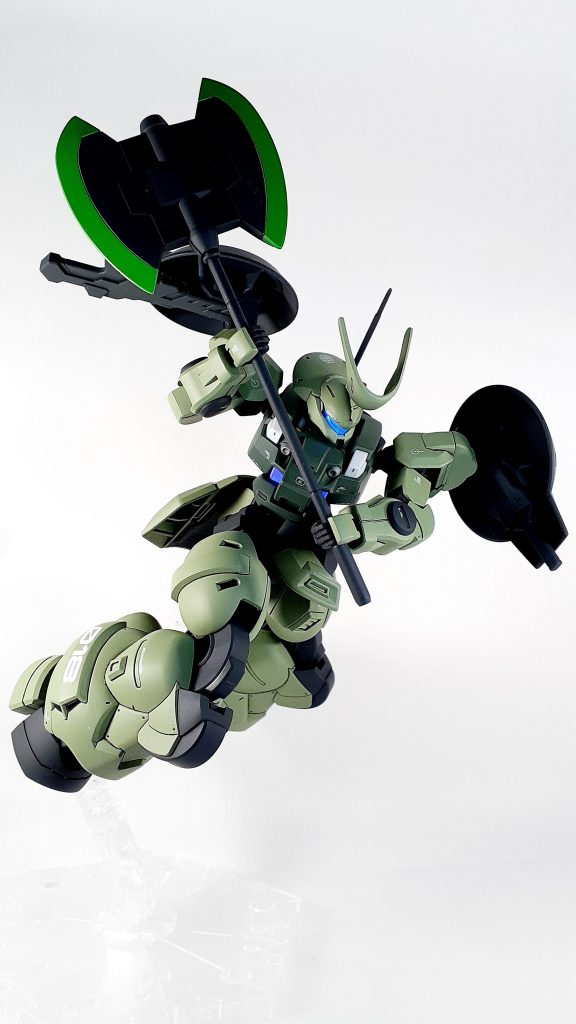 でかい斧で殴り掛かるは迫力ありますね!