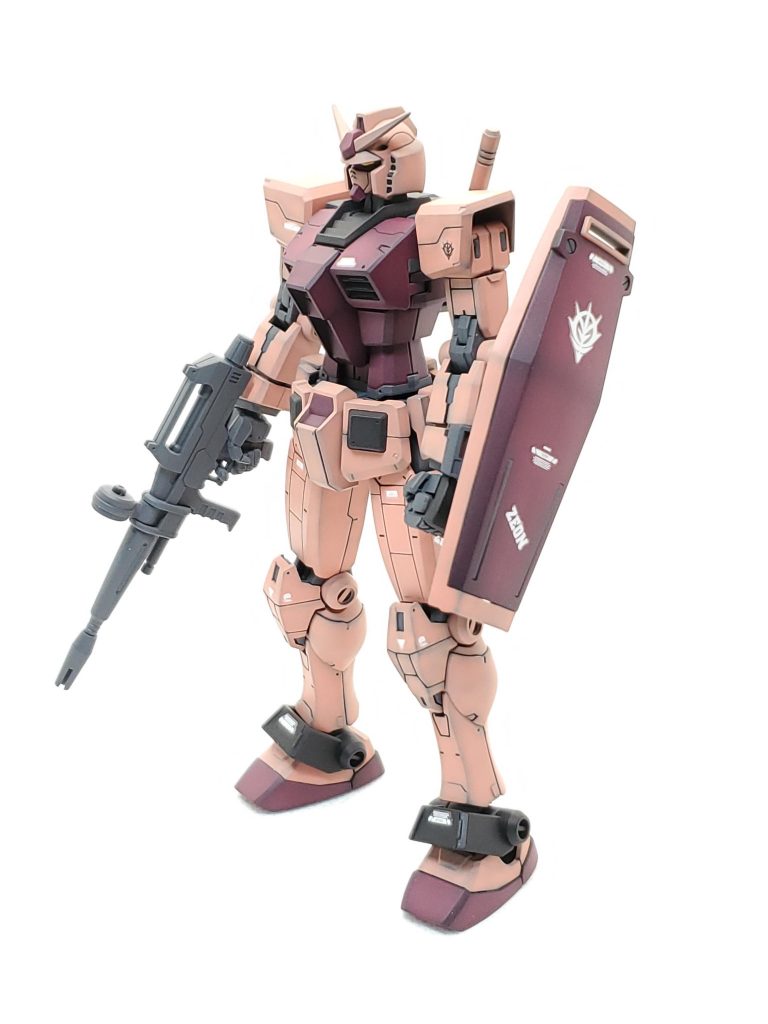 フロントビューシールドはエポパテで十字を埋めて股関部はプラ板でV字を消しています