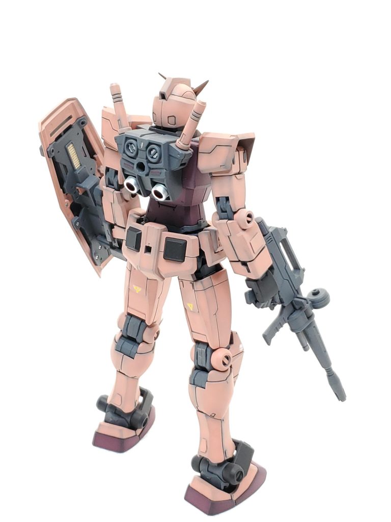 リアビュー各所に筋彫りやプラ板でディテールアップを行っています