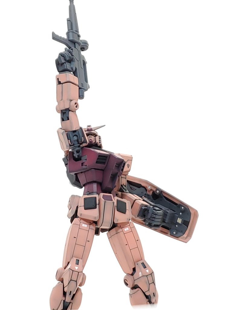 アクションポーズ流石の可動域ですが塗装剥げが怖いので動かす際はなかなかに気を遣いますね