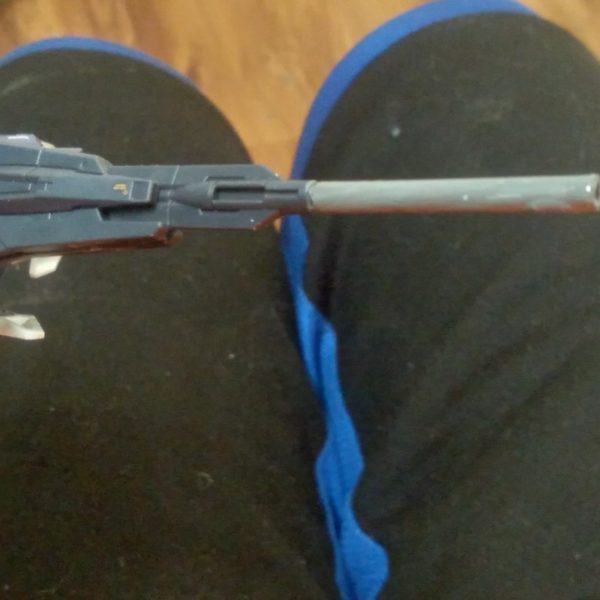 I didn't like the small barrel on the Uraven rifle, so I used some plastic tube and made a bigger one（3枚目）
