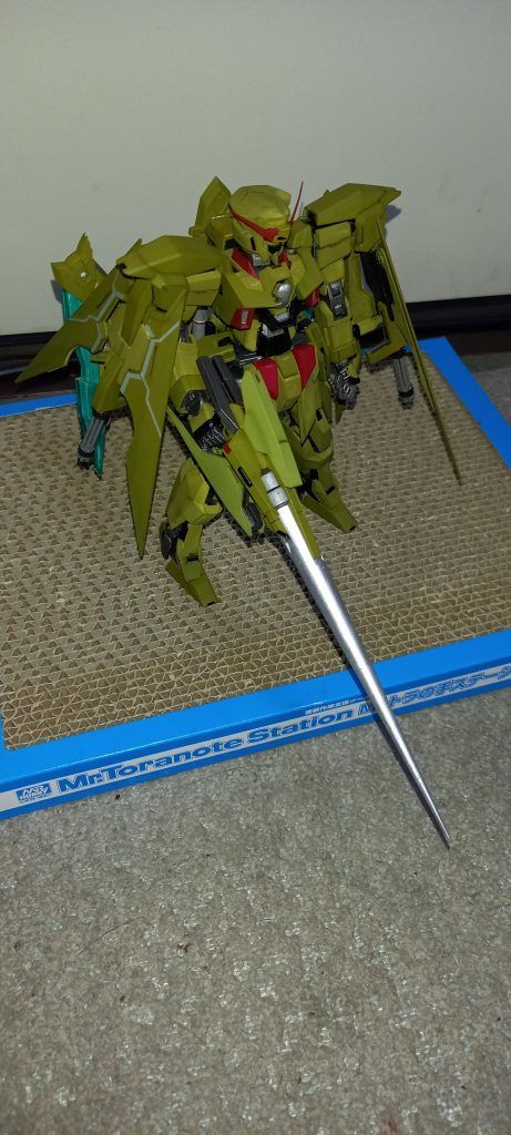 このドッズランス右手に差し込み固定できるのででかい長いわりに落とすことはありません