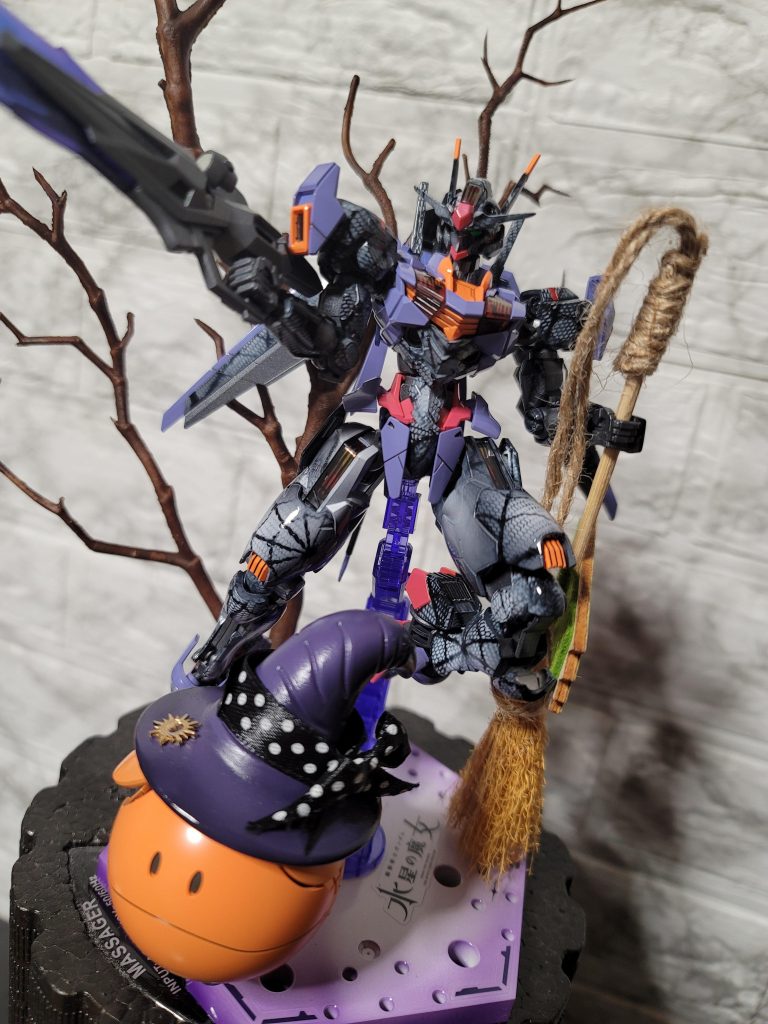 こちらが作品の全体です。元々白色だったパーツはクモの巣な模様になっておりクリアブラックでグラデーションかけてあります。