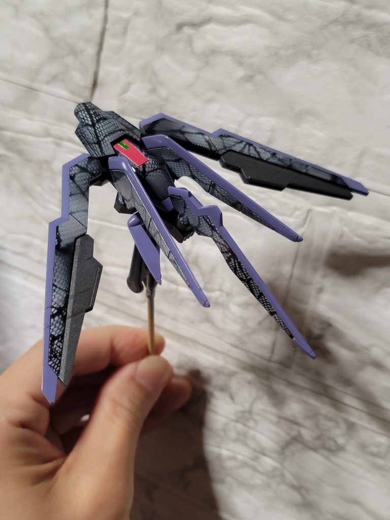 エスカッシャン(シールド)は改造し背中に取り付けられるようフライトバックパックにしてみました