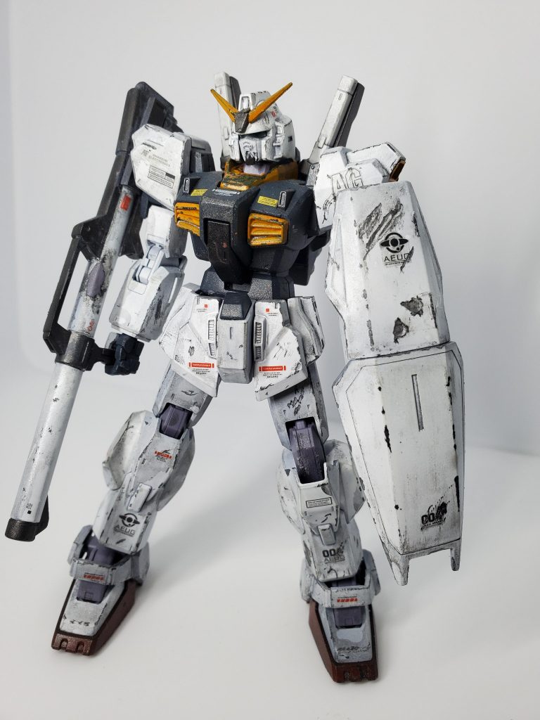 筆塗りには白系は厳しくて、その当時はガンダム避けてました。エアブラシを使えることに感謝。