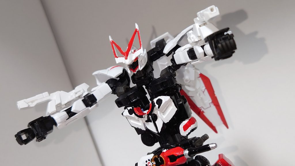 アーマードガンを展開できるよう、ユニコーンの腕を使用