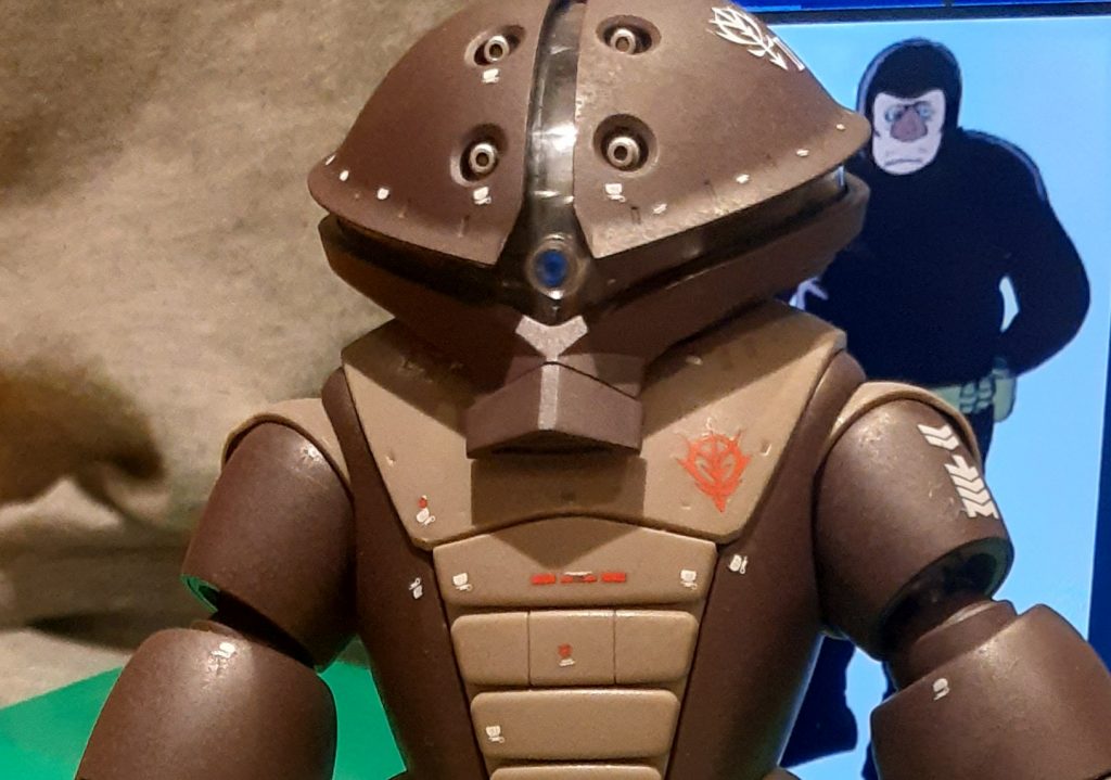 お～と～ッ！アッガイ君のピンチに…マネージャーの少尉アカハナ登場だ～！『ゴーアッガイ…ゴー( *・ω・)ノ～～』