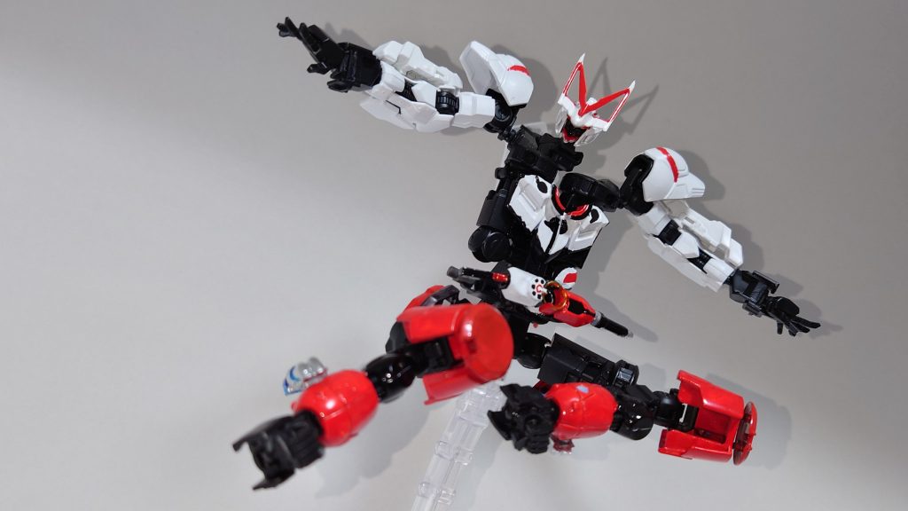 ライダーと言えばやはりキック