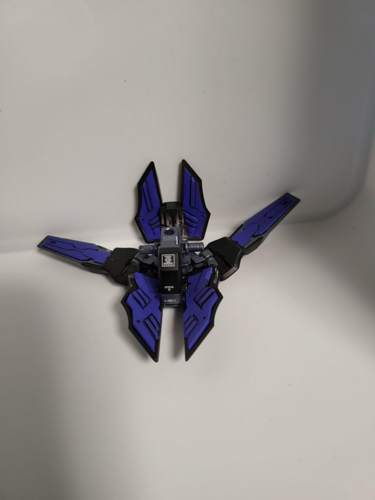 スカートはバルバドスとデスティニーの物を合体させました。裏打ちはプラ板で作成しました。