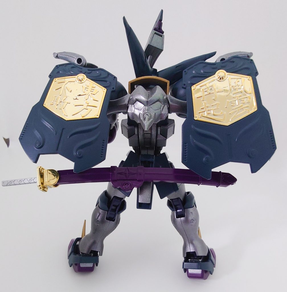 腰に刀を装備できます。