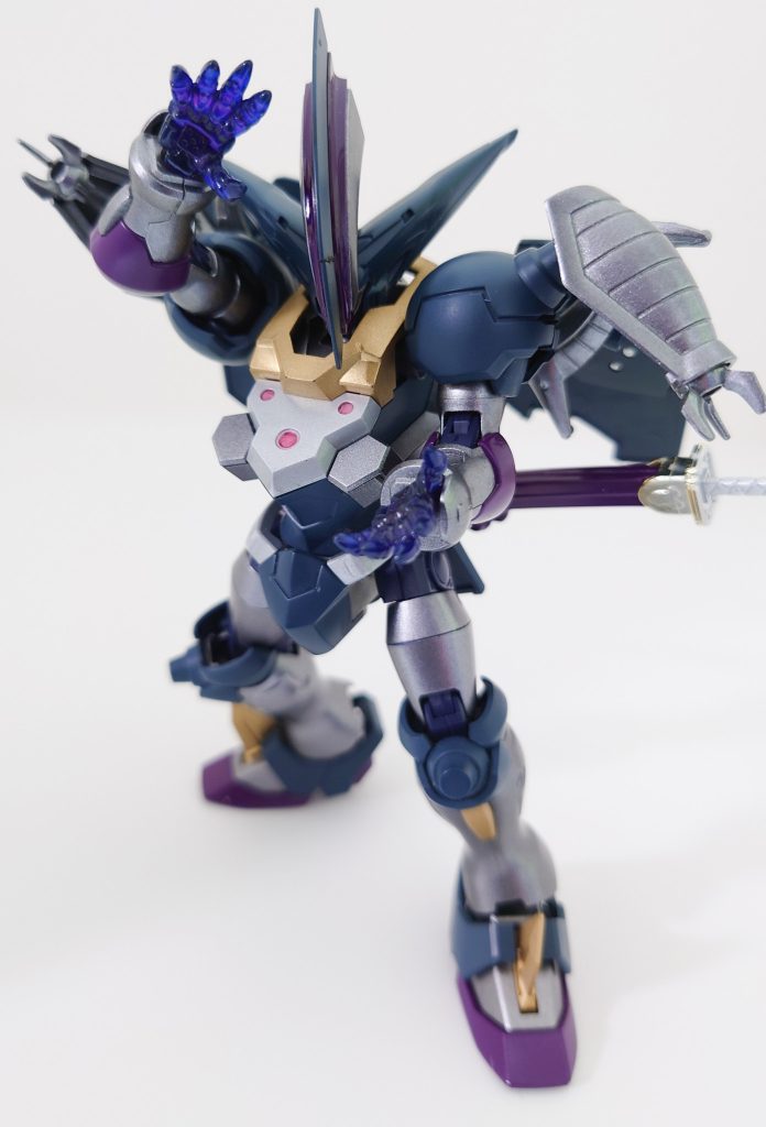 もちろん、ダークネスフィンガーできます。蒼炎をイメージしたカラーリングにしています。