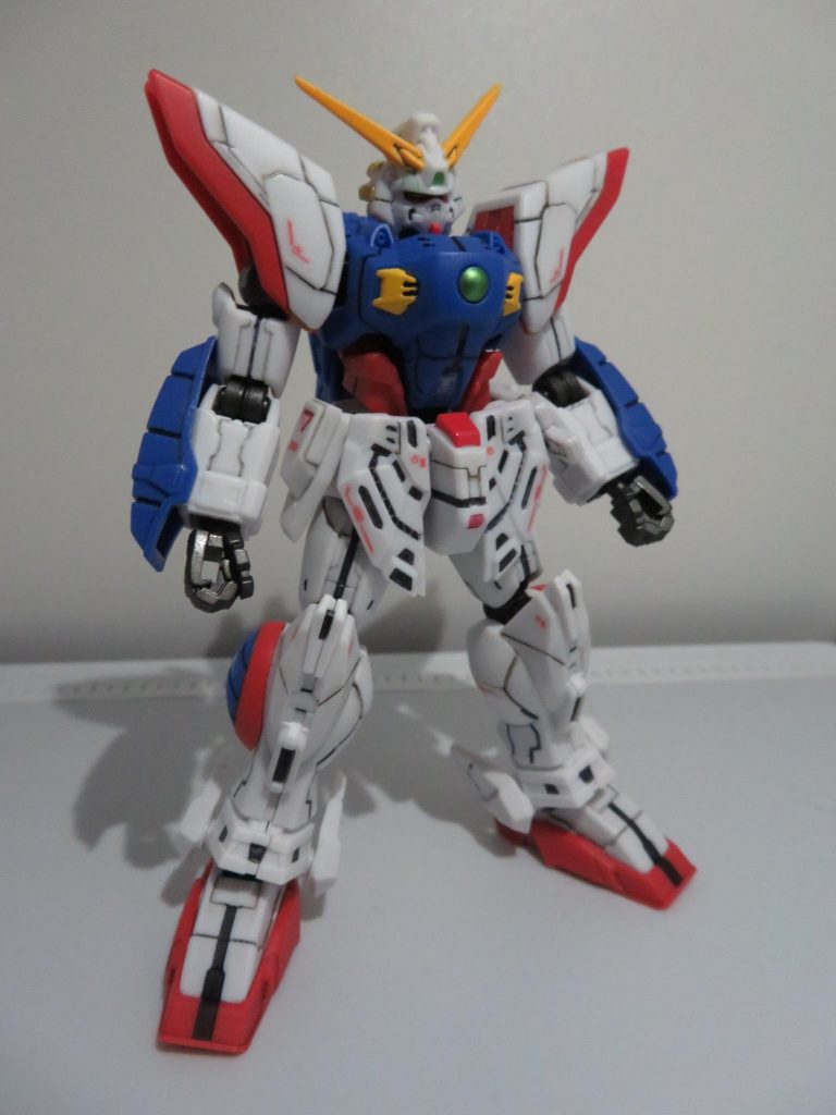 ノーマルモードHGFCシャイニングガンダムと比べても、だいぶガッチリした体型。