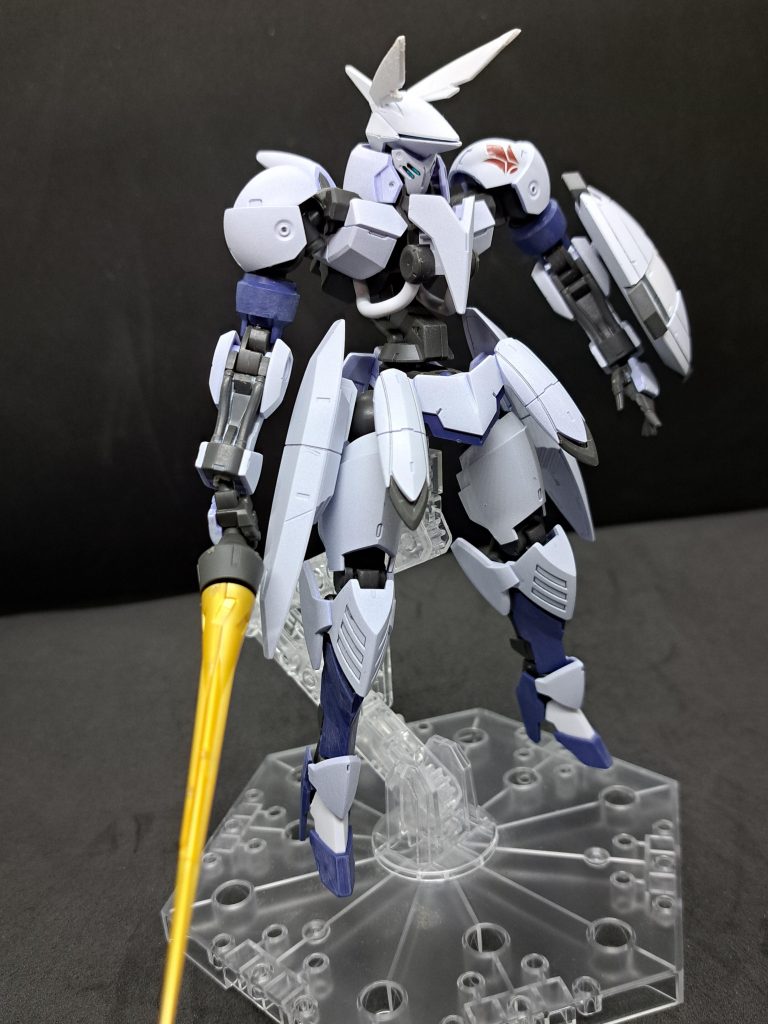 ブレードアンテナは少しプラ片で延長して尖らせています。スミ入れはシャーペンで軽くなぞるだけにしています。