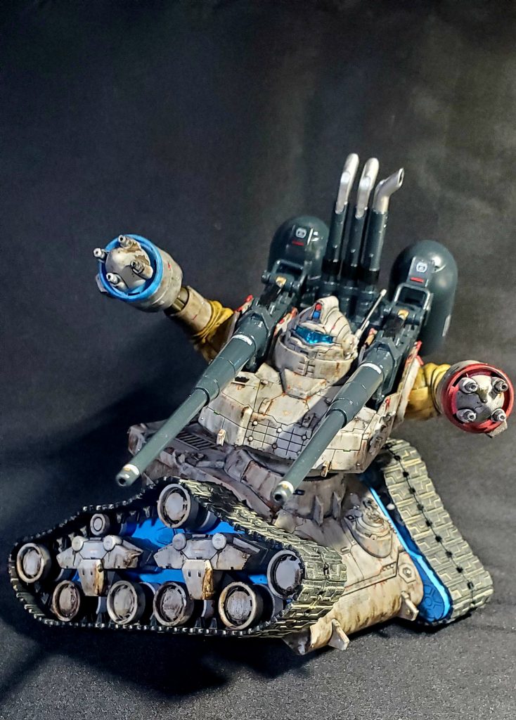 戦車のキャタピラーがフレキシブルで動きがつけれます。、しかし、付け根のボールジョイントにかなり負荷が掛かり塗装のクリアランスに気を付けていなかった為にぎちぎちになり一回折れてしまいました。皆さん気を付けましょう。