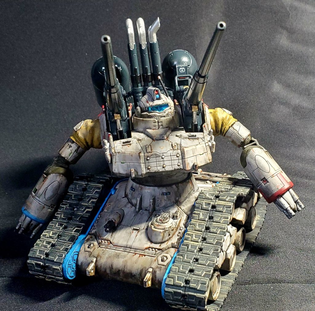 メタルパーツ、ラピーテープ、バイザー等をつけてコートして完成!!約2ヶ月の工作でした。パチパチ~