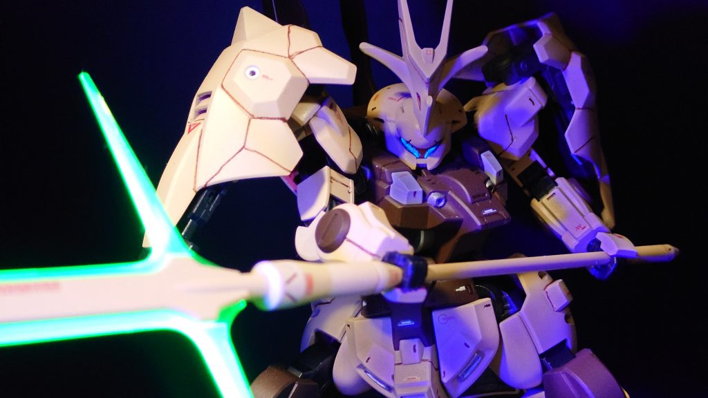 重量級な見た目なんでデカ目の武器担がせたい気もしますね