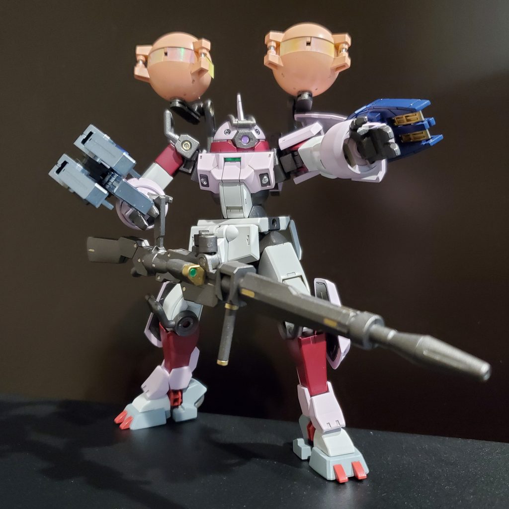 少し近づかれたら左前腕に追加されたマルチミサイルランチャーで応戦！他の武装も近距離仕様に準備して。