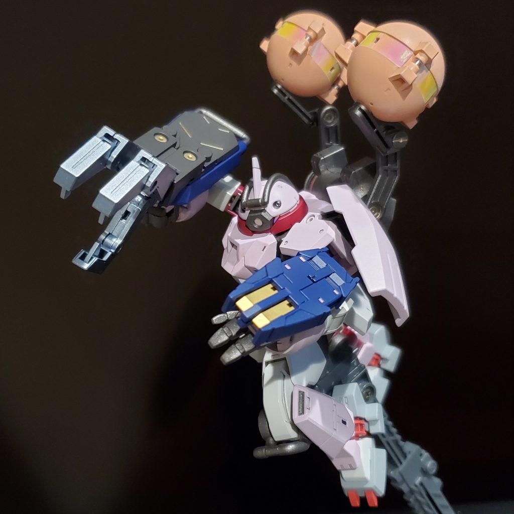 戦況は格闘戦に突入、でかいライフルは邪魔なだけなのでパージして大型クローを展開、チュチュ本来のスタイルを発揮してもらいます！角だけじゃなく頭ごともぎ取って勝利することもあります