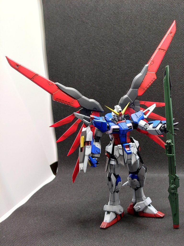 前回にストライクフリーダムRGを作製したので今度はデスティニーです。