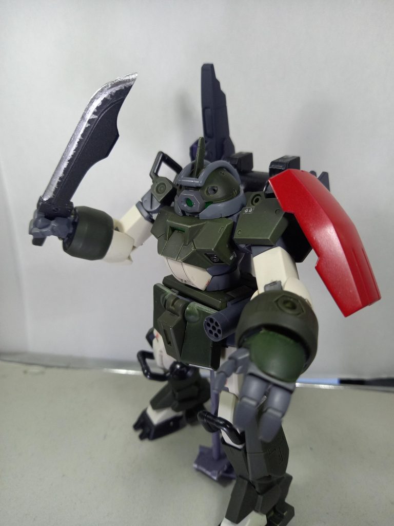 近接武器の剣鉈。切れ味はあまり無い。