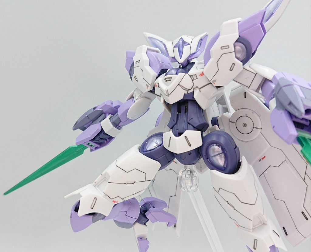 ポージング3本作品ではガンダムデカールHGUCユニコーンガンダム用とMGデスティニーインパルスブランシュに付属してきたデカールを貼り付けている。