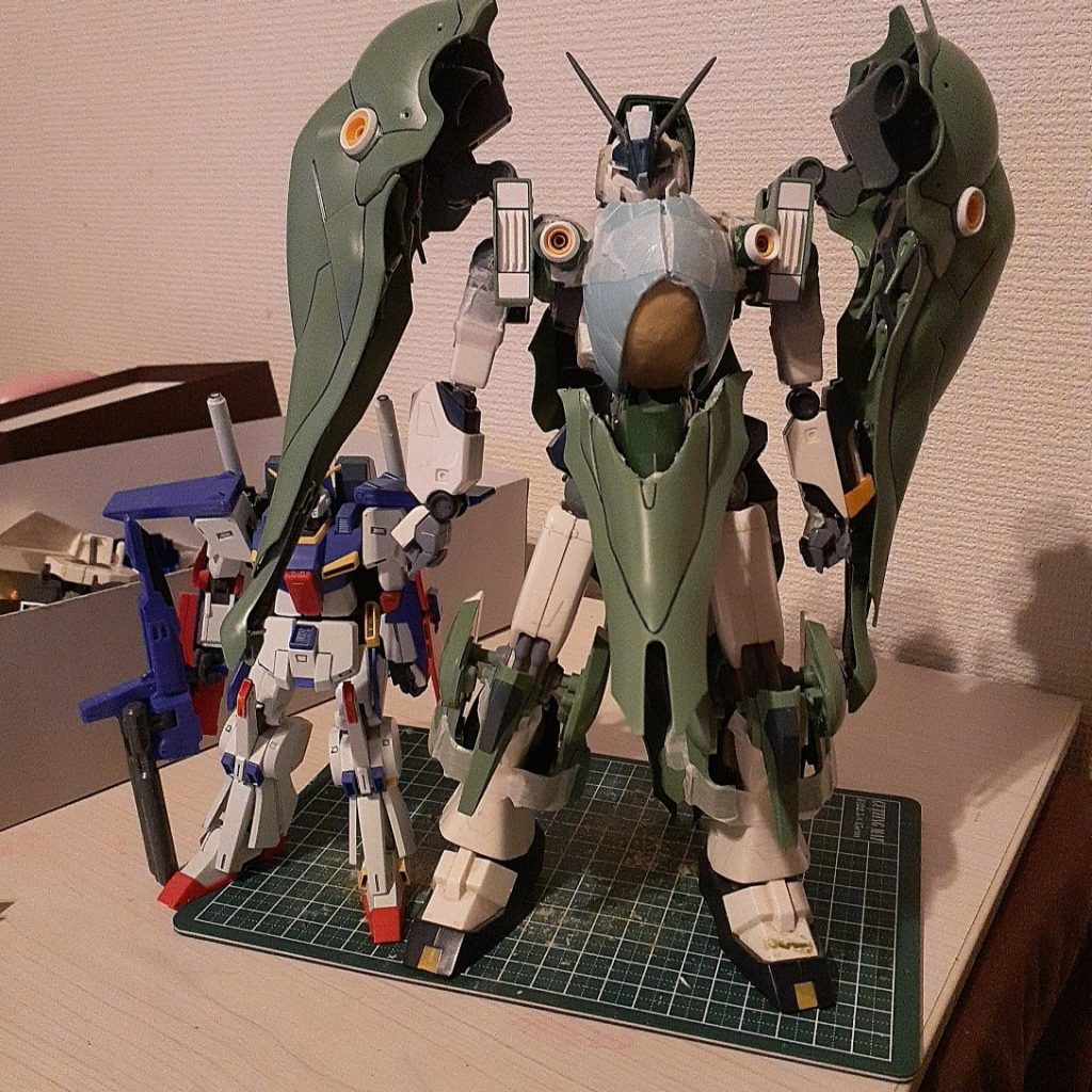 旧キット1/100ニューガンダムは公開当時(幼稚園？)父親に買って貰った、思い出の品(笑)リサイクルできて良かった。