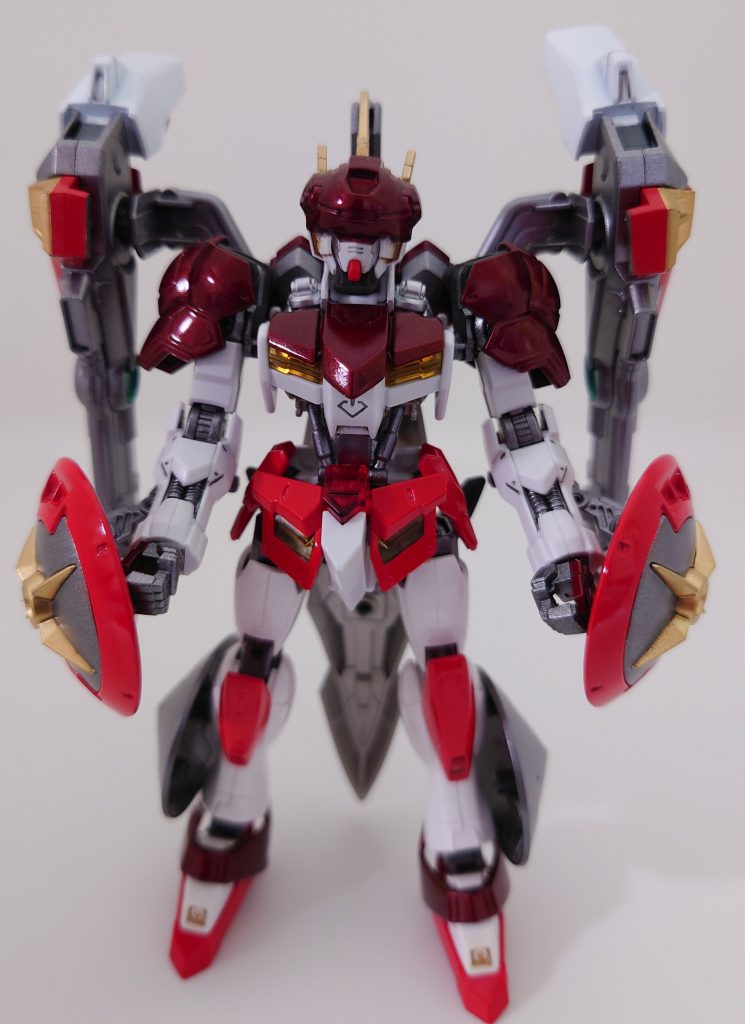 前面機体はバルバトスをベースにしています。両腕の盾と両肩のシールドビームガン等守備力と射撃力を合わせ持つ機体。