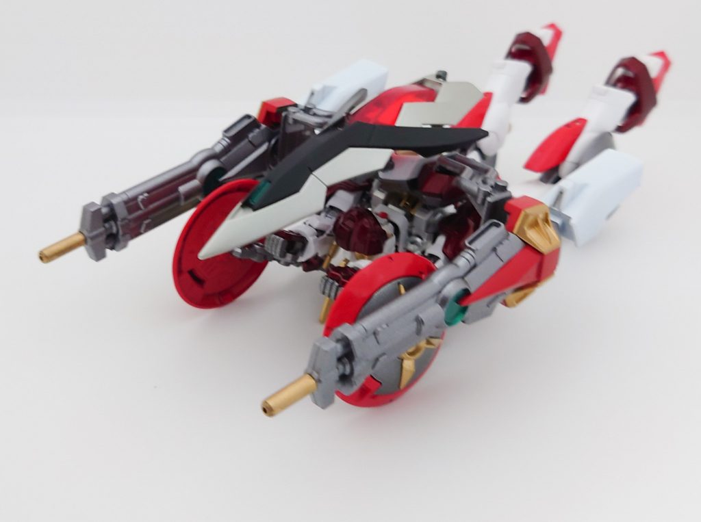 可変機体なので、ドライブモードに変形。