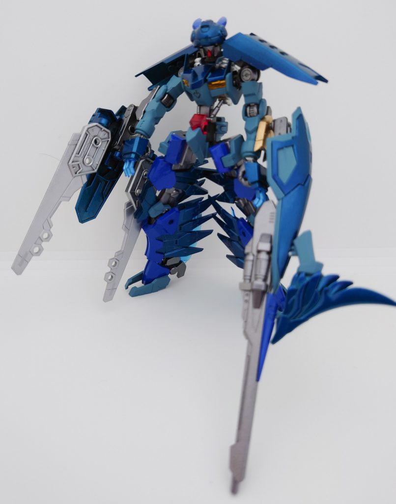 近距離と遠距離どちらも対応可能な武装