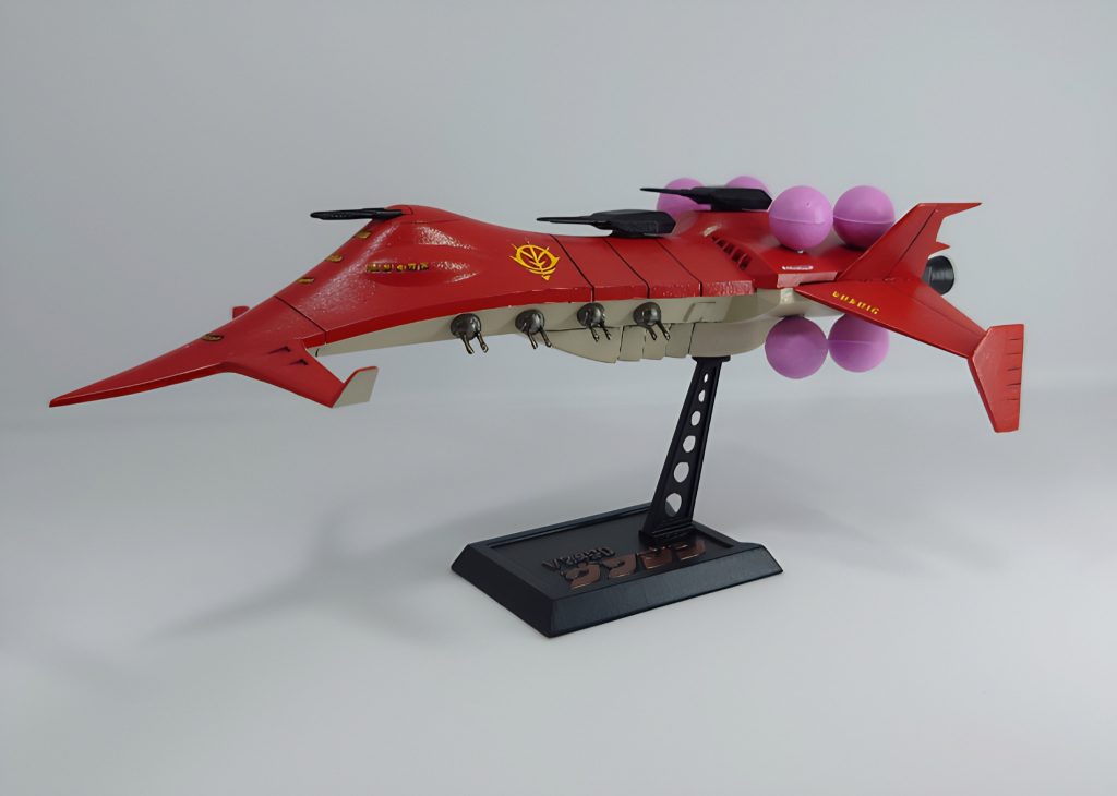 「旧キットの合わせ目はモールド」という先人の言葉を信じ(笑)ディテールパーツを追加した以外は、キットのままです。このグワジン、良いキットですねー!出来上がりが薄くシャープだし、パーツもパチピタもうこのままでパーフェクトに「グワジン!」な佇まい♫   グワジン、好きなんです妖怪じみたデザインといいますか(笑)ピンクの卵みたいなガスタンク、機械と生き物の合いの子のような顔(?)…可愛くて(笑)塗り分けはプラモ友人からの「スペースシャトルみたいに、上と下を塗り分けたらどうか?」というアドバイスを元に下面をアイボリーで塗りました。脳内設定では「大気圏突入時の為の耐熱タイル」だったんですが…グワジン、大気圏内では運用できないみたいですね(T_T)