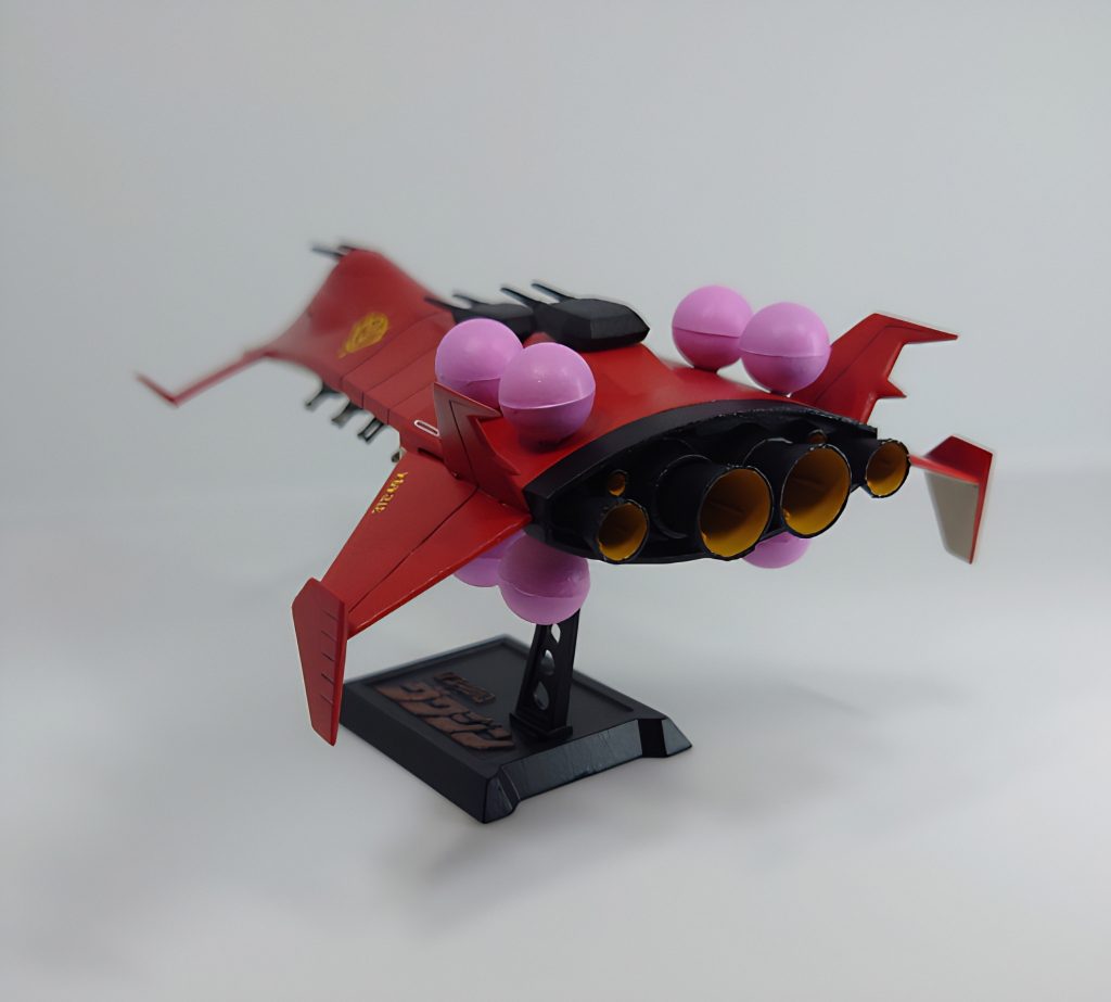 グワジンを見ていて子供の頃から「宇宙を長距離飛ぶ割にはバーニアが弱そう」と思っていたのでバーニアパーツを追加しました。サイズはどうあれ、強そうになったので満足してます    今後、グワジンを作る皆様に。赤の塗料なんですが