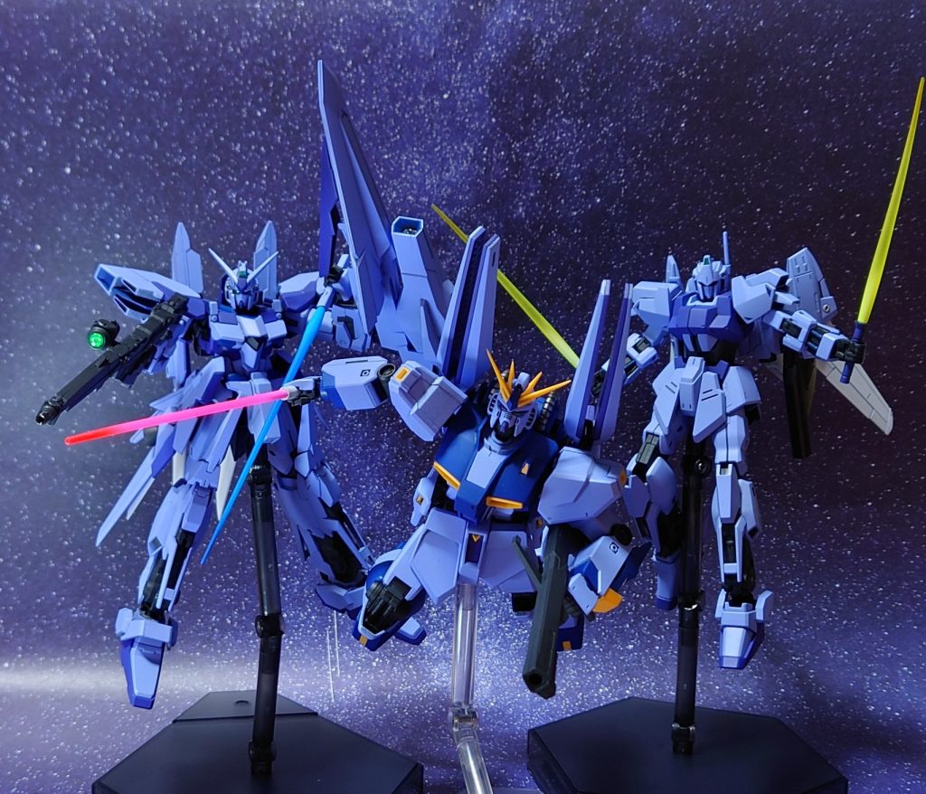 過去作のガンダムデルタカイロス、霹紫貴とラベンダーカラーの小隊“レヴァンダ・ストラティオ”を結成。