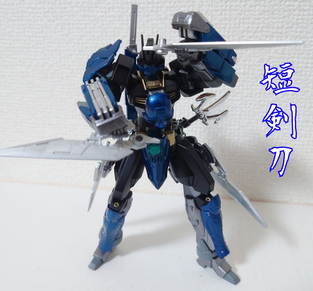 武器3 短剣刀腰に帯刀しており、予備も含めて4本あります。