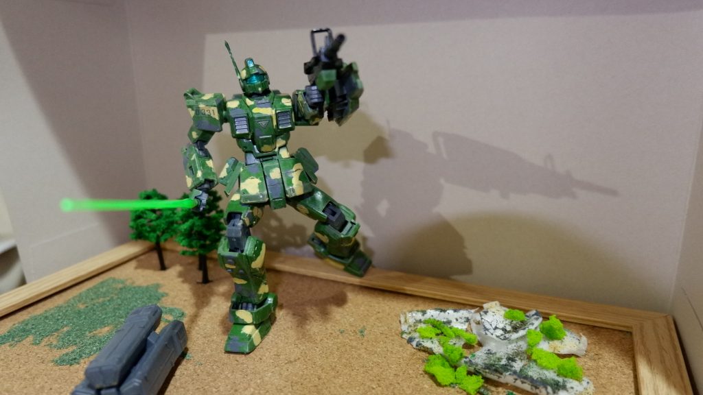 マシンガンは黒くしました。ほんまもんのマシンガンが黒かったので。