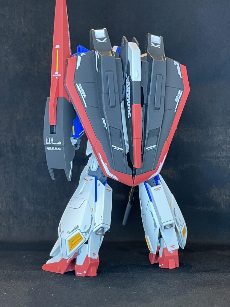 キットではシールで色分けされている部分は塗装にて仕上げています。