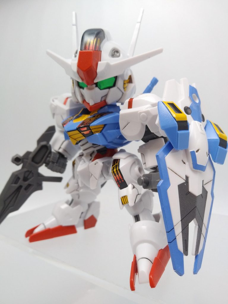 盾もわりと大事なところはシールでした。沿って貼るのが地味に大変で破れないかビクビクしながらの作業でした。作業大変だった分やっぱ完成すると良い感じになりますねー!