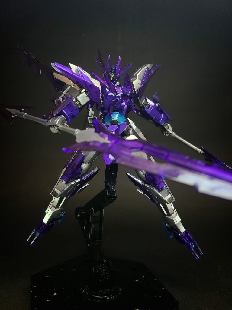 ランスビット分割した状態のGNパルチザンを遠隔操作する事でビットとして機能する。刺突攻撃や射撃によるオールレンジ攻撃が可能。GNバルカン両腕部に1門ずつ、計2門を内蔵。速射式の粒子ビーム砲で、迎撃や牽制等に使用される。GNビームサーベルGNバルカンの砲口からビーム刃を形成する事でGNビームサーベルとして使用可能。切られた相手は凍結する。