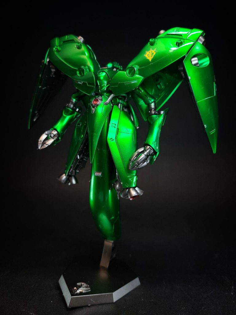 デラーズ・フリートを援助するため、同じジオン残党であるアクシズ側から引き渡されたMA[1]。コウ・ウラキのガンダム試作1号機 フルバーニアンとの相討ちでガンダム試作2号機を失ったアナベル・ガトーがパイロットを務める。開発はアクシズによって行われた[2]。製造計画そのものは一年戦争時代から存在したとされている[3]。