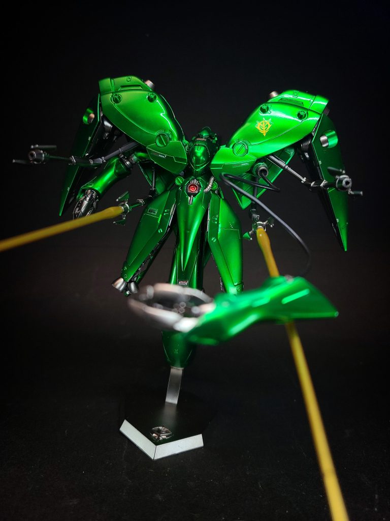 互いに満身創痍の中、ガンダム試作3号機をクローアームによって背後を取った後に分離できないようサブアームで束縛した直後、再稼動したソーラ・システムIIの照射を浴びせられるも、コントロール艦が破壊されていたことと、コロニーの直撃によって一部のミラーが使用不能になったことによる威力の低下が幸いし、大破は免れる。その後、連邦軍艦隊(サラミス改級巡洋艦)に特攻を敢行し、爆散する。