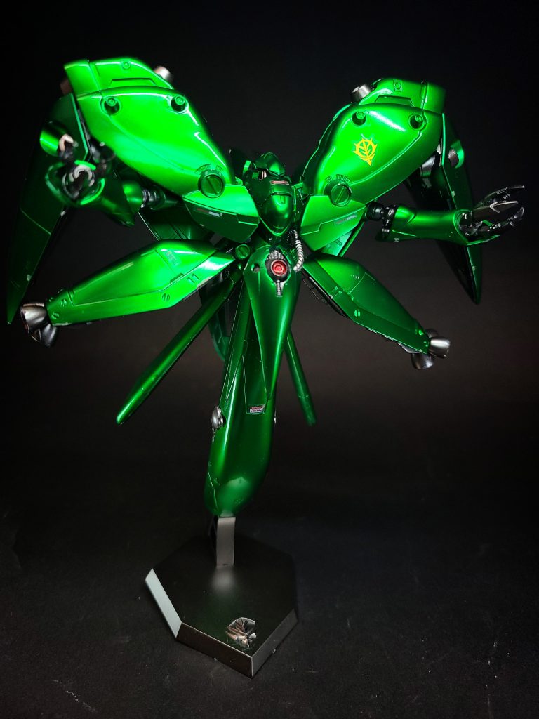 メガ・カノン砲本体腹部中央に内蔵装備[8]された大型メガ粒子砲で、本機の兵装の中で最大の火力を誇る[7]。胴体内に埋没した固定兵装のため射角が狭いものの、射程が長く対艦・対大型目標に適している[7]。試作3号機との交戦ではほとんど使用されなかったが、連邦艦隊を相手取った撤退戦では敵艦を一撃で沈める[7]威力を見せている。