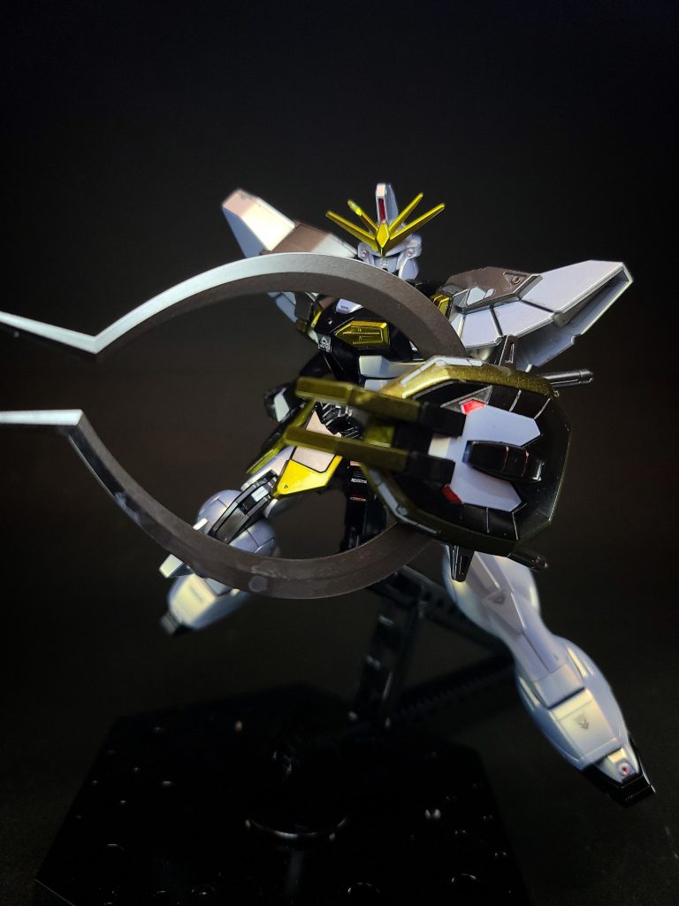 バルカン頭部の小型機関砲。ビームサブマシンガンサンドロック改で追加装備されたビーム兵器。すばやくビームを連射できる[2]。もともとはプラモデルキット「1/144 ガンダムサンドロック」が発売された時点で存在した装備であったが、サンドロック改になるまでは使用されない。EW版にも設定上は存在し、『敗栄』では使用する場面がある。