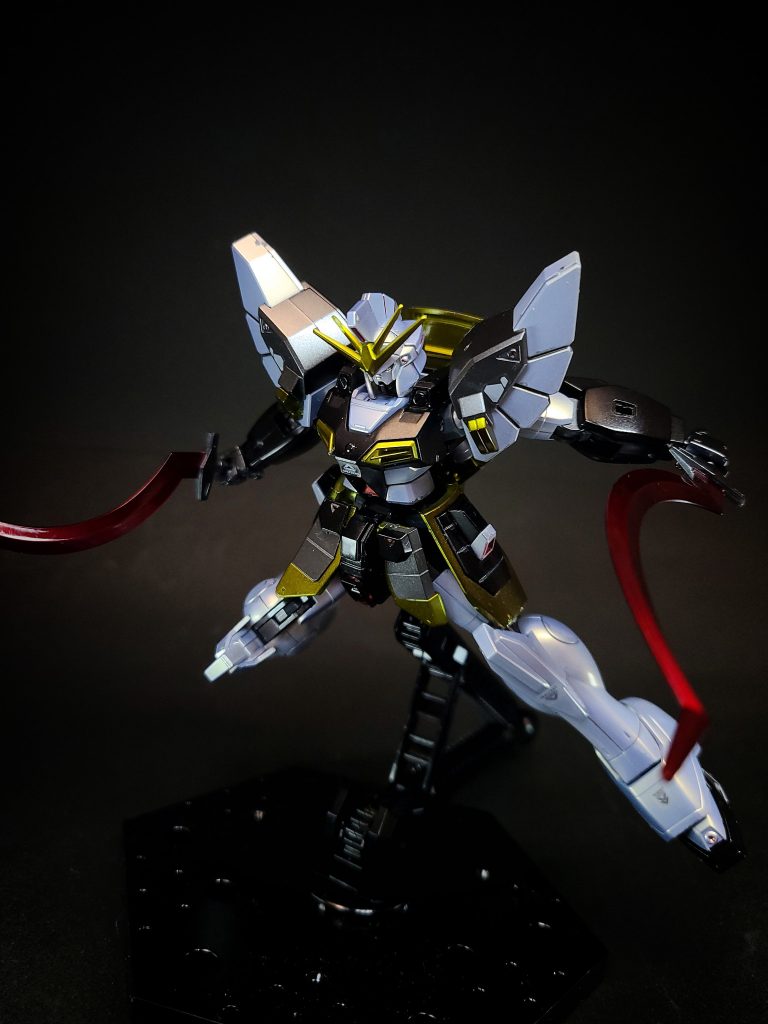 ガンダムサンドロック (Gundam Sandrock) は、1995年放送のテレビアニメ『新機動戦記ガンダムW』に登場する架空の兵器。有人操縦式の人型ロボット兵器「モビルスーツ」(MS)のひとつ。砂漠などの過酷な環境に適応した白兵戦用ガンダムタイプMSで、主要人物のひとりである「カトル・ラバーバ・ウィナー」の搭乗機。機体名の「サンドロック」は、英語の「Sand(砂)」と「Rock(岩石)」を組み合わせた造語。敵組織である「OZ(オズ)」からは「ガンダム04(ゼロフォー)」のコードネームで呼ばれる。劇中後半では、宇宙用の「ガンダムサンドロック改」に強化される。