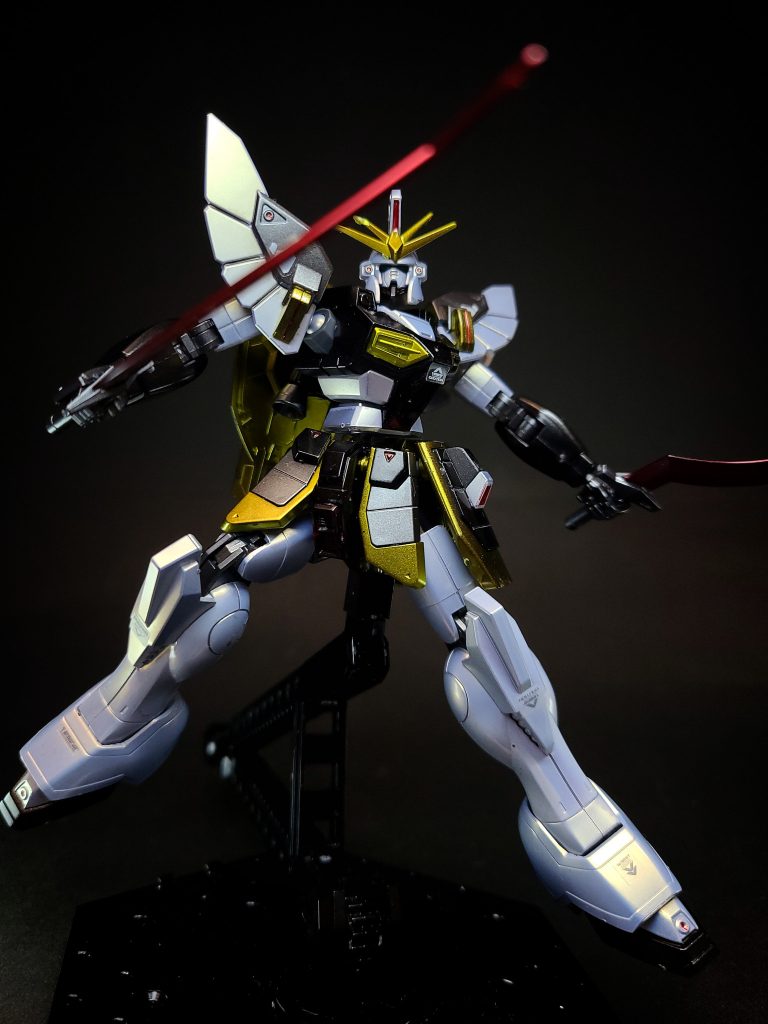 メカニックデザインは大河原邦男が担当。テレビ放送終了後に発表されたOVAおよび劇場用アニメ『新機動戦記ガンダムW Endless Waltz』では、カトキハジメの手により再デザインされたサンドロック改が登場する。これに伴い、改修前のサンドロックも再デザインされた。以降、大河原デザインの機体は「テレビ版」、カトキデザインの機体は「EW版」として区別されているが、設定上は同一機あつかいとなっている。改修前の機体は、当初は「アーリータイプ」とも呼ばれていた(詳細は後述)