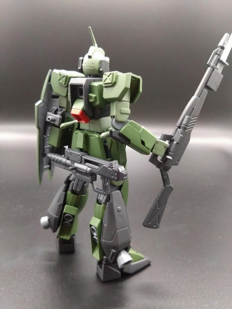 ビームライフルは磁石で腰にマウント