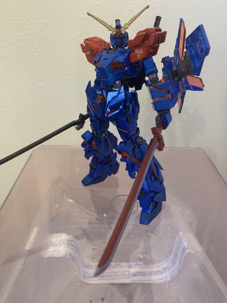 EXAMシステムとNT-Dを同時展開しNTだけを戦場から完全に狩り尽くすまで止まらない、赤く血に飢えた獣パイロットは正気を狂気に変え剣を振るうシュターゼン家の騎士