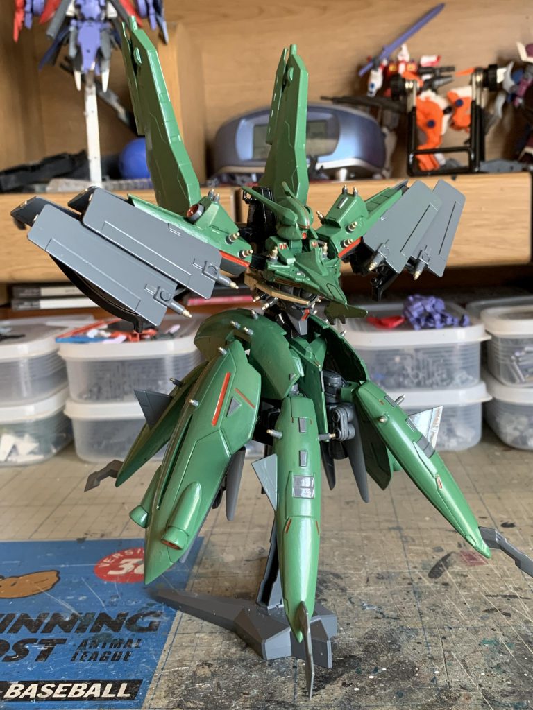 で、塗装はいつものようにサフをせずに筆塗り。カラーリングもこれまたいつも通りに緑主体で塗っております。鉄血のソレスタルビーイングは今年初めて参加させていただきました。MA枠は参加者が少ないそうなので、賑やかしになれば幸いですね。ご清聴ありがとうございました。