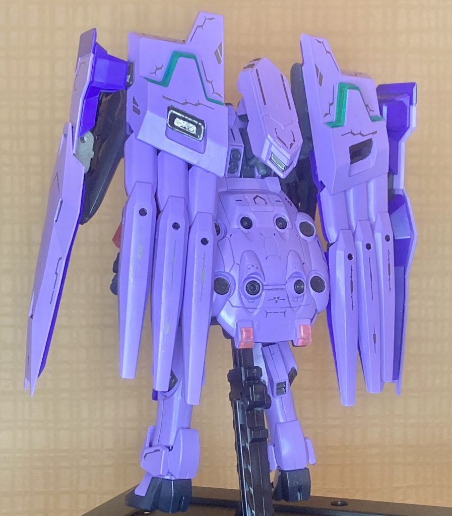 後ろ側はパーツのバランスが良い感じに収まってくれてます。シェルシールドはディナイアルのリアアーマーに3㎜穴開けて接続してます。