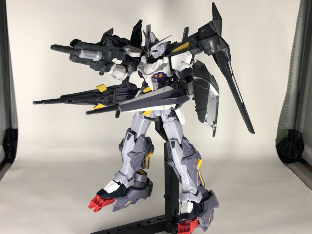 ガンダムジェミニ・フルカスタムカスタム01とカスタム02を同時に装備した仕様。2つの長所を活かすため、細かな調整が施されており、機動力と火力がベースとなったカスタム01・02より数段上昇している。だが、ウェイト増加によるエネルギー消費が尋常ではないため、定期的に補給を要する結果となってしまった。補給にもかなり時間を要するため、戦場で行うことは勧められていない。