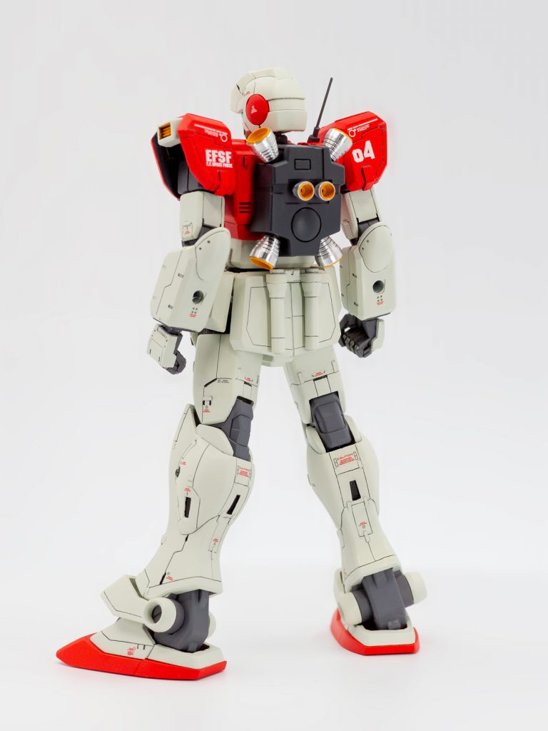 バーニアはメタルパーツに置き換えました。配色は素のジムに寄せる方向にしました。武器類の配色は汎用性もあるだろうってことで、あえて通常のジムコマな色合いにしてあります。銃の配色はMG寄りですが。